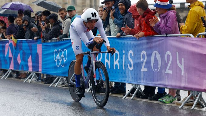 Podívejte se na sestřih závodu Paris - Tours, ve kterém se blýskl český jezdec Mathias Vacek únikem a po spurtu obsadil druhé místo