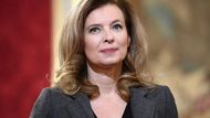 Valérie Trierweiler, dnes již bývalá partnerka Françoise Hollanda, opustila o víkendu prezidentskou rezidenci ve Versailles. Právní zástupce v současnosti řeší majetkové vyrovnání.