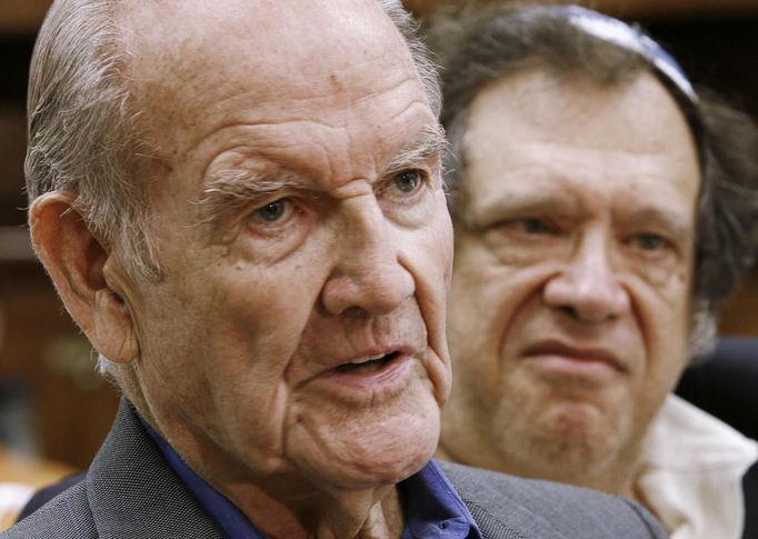 Bývalý vlivný americký demokratický senátor George McGovern zemřel ve věku 90 let.