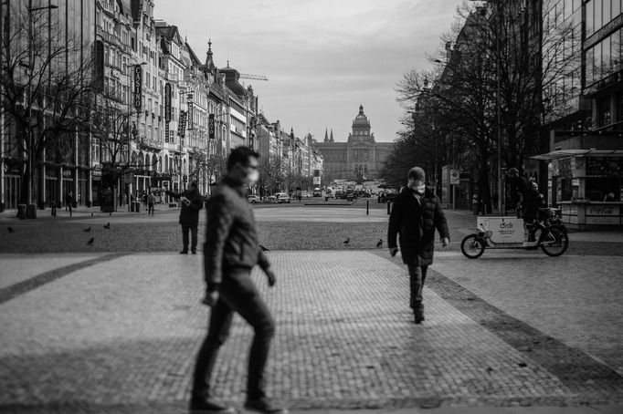 Průřez tvorbou fotografa Economie Radka Vebra za rok 2020.