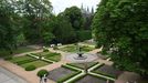 Výhled na Pražský hrad a okolní zahrady z terasy Belvederu.