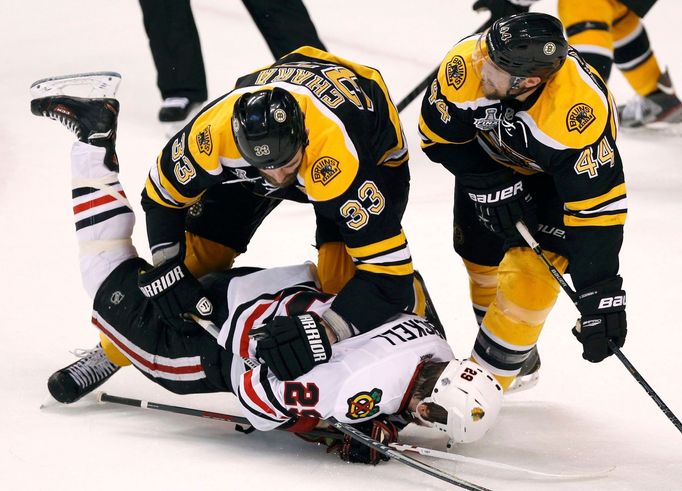 Třetí finálový duel Stanley Cupu: Boston - Chicago