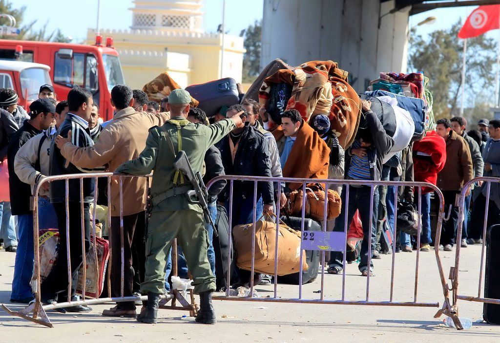 U hranic s Tunisem jsou desetitisíce uprchlíků