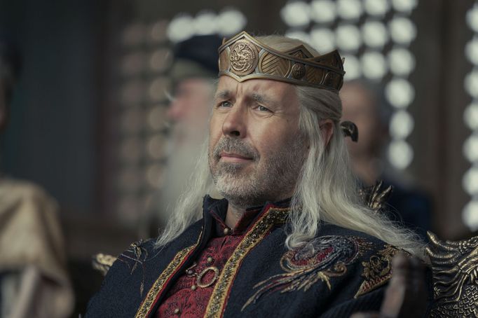 Paddy Considine jako král Viserys Targaryen.