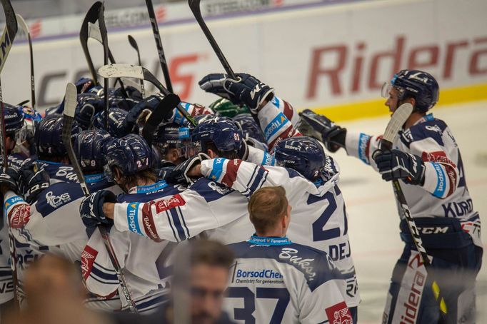 33. kolo hokejové Tipsport extraligy, Vítkovice - Třinec: Vítkovičtí hokejisté se radují z vítězství 4:3.