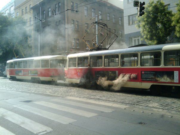 Hořící tramvaj v Praze