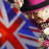 Alžběta II. a vlajka UK