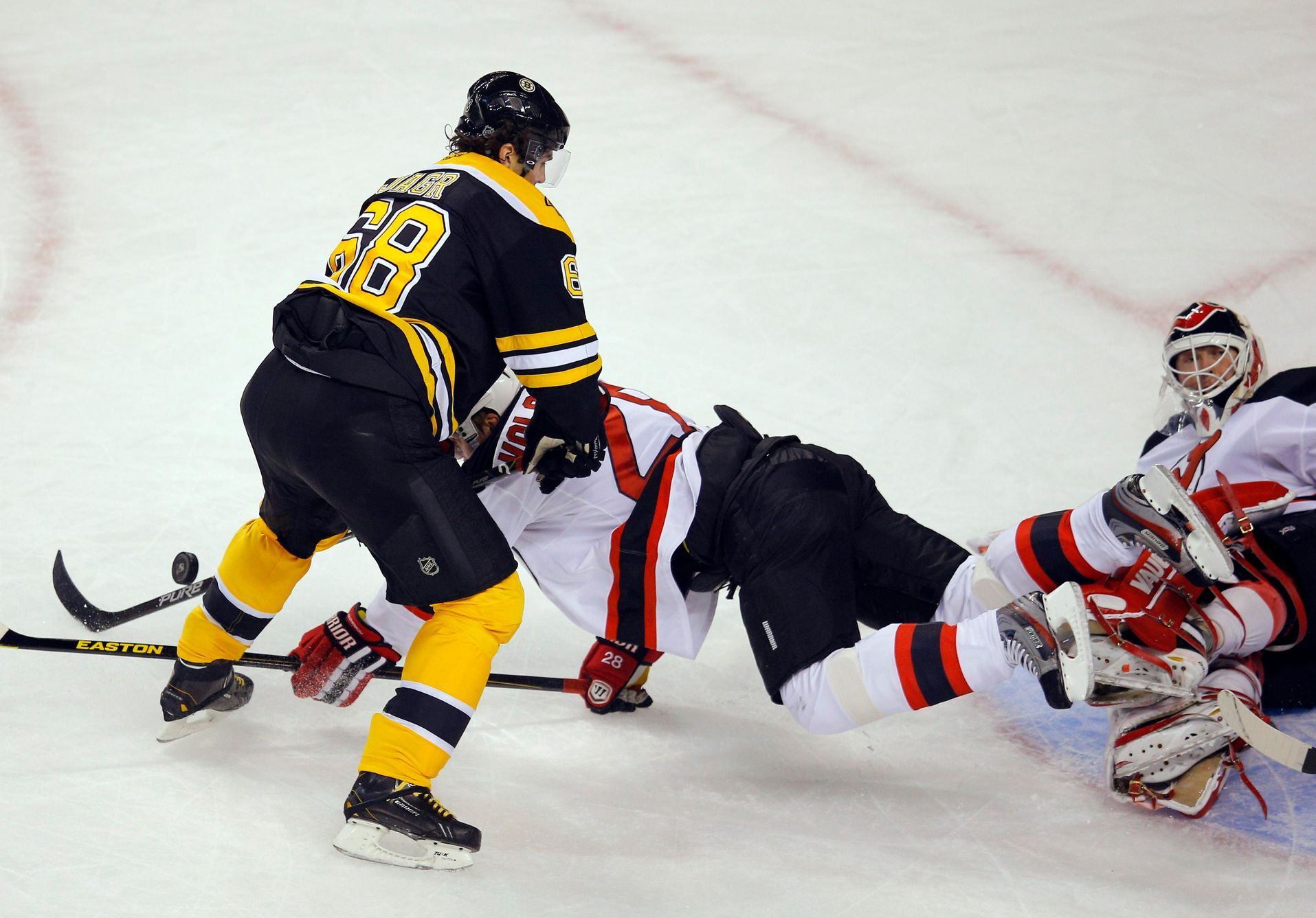 Jaromír Jágr při premiéře v dresu Bostonu proti New Jersey