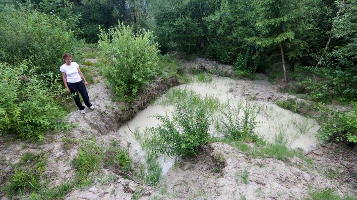 "Je to tam šílené." Ministr chce ve vládě řešit nelegální těžbu vltavínů na jihu Čech