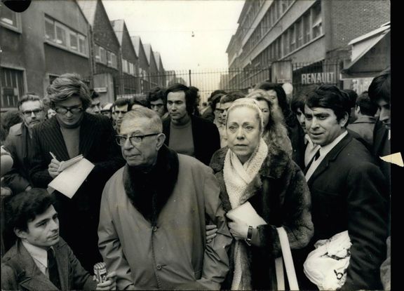 Jean-Paul Sartre roku 1972 při protestu před automobilkou Renault v Boulogne-Billancourt.