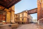 Rodinná firma Fabrika 1861 zahajuje rekonstrukci objektu Nová
přádelna v areálu bývalé textilní továrny v Semilech. Cílem projektu je přeměnit
chátrající průmyslový objekt z 19. století na multifunkční kulturní centrum se
zaměřením na výtvarné umění, vzdělávání a společenský život.
