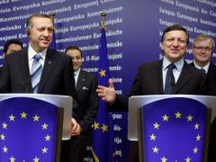 Podle Barrosa si zahájení přístupových rozhovorů s Anarou přály všechny členské státy EU. A od začátku se mluvilo o členství, nikoli o privilegovaném partnerství