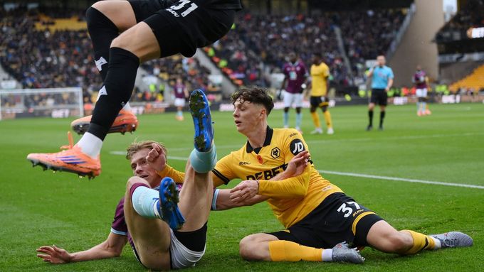 Ladislav Krejčí (vpravo) v souboji