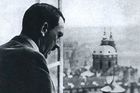 Obrazem: Den, kdy Hitler shlédl na Prahu z oken Hradu. Před 85 lety začala okupace