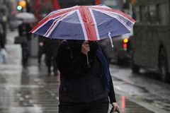 Britská ekonomika nečekaně prohloubila propad