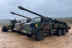 "Vezměte si špunty, tohle bude hlasité." Francouzi v Provence pálili z houfnic Caesar