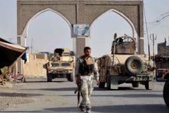 Střely Tálibánu zasáhly Kábul, nikdo nebyl zraněn. Rakety Afghánce nezastaví, říká prezident Ghaní