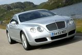 Bentley Continental GT - Luxusní kupé má punc vozu pro mafiány a fotbalisty. Vytříbený dvanáctiválec potěší sílou i perfektním zvukem. Vybrali jsme: W12 (2005) najeto 118t km, cena: 1 000 000 Kč.