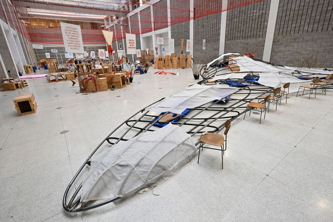 Instalace Evy Koťátkové ve Veletržním paláci.