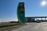 Ceny paliv na stanici MOL u Zdib na D8 ve čtvrtek. Benzin tu je stejně drahý jako nafta, litr vyjde na 39,90 koruny.