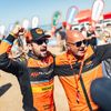 Martin Macík mladší (Iveco) a Martin Macík starší slaví vítězství v kategorii kamionů na Rallye Dakar 2024
