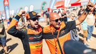Martin Macík mladší (Iveco) a Martin Macík starší slaví vítězství v kategorii kamionů na Rallye Dakar 2024