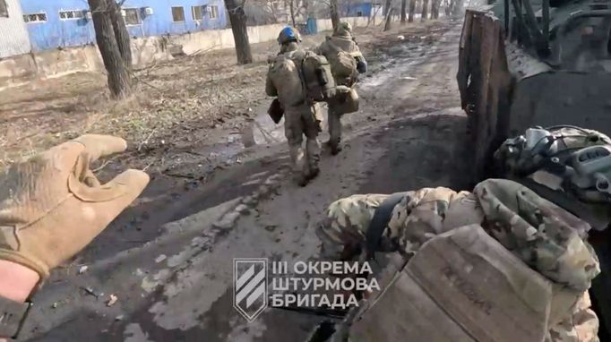 Stahování ukrajinských vojáků z Avdijivky