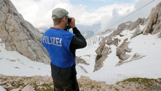 Summit G7 má řadu odpůrců. Státníky bude hlídat téměř 20 000 policistů.