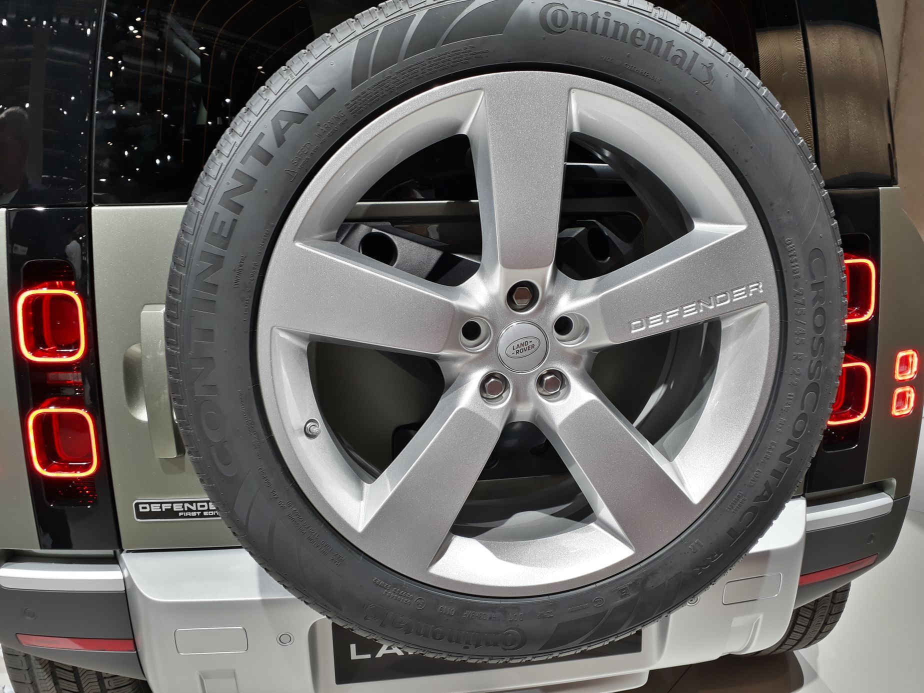 Land Rover Defender živě na IAA