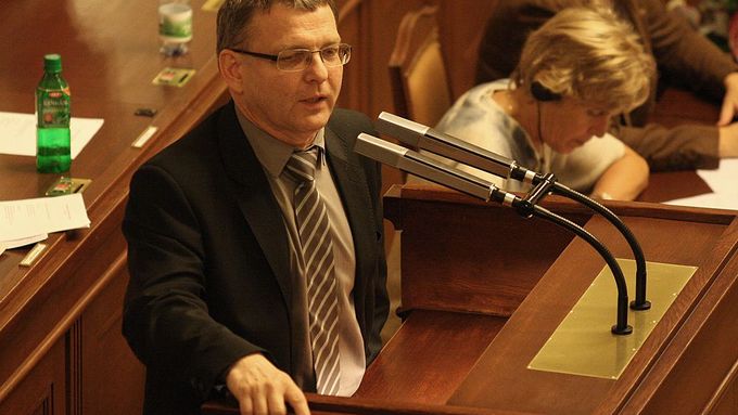 Návrh na změnu ústavy předložil Lubomír Zaorálek z ČSSD