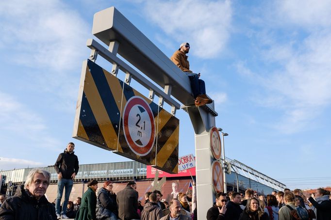 Lidé z Letné (demonstrace 16. listopadu 2019)