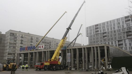 Foto: Pátrání v Rize po zřícení nákupního centra