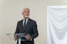 Dar, který nemá obdoby. Prezident Pavel přivezl do sídla OSN unikátní kus umění