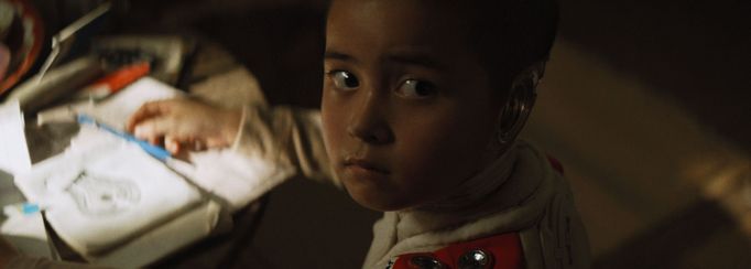 Madeleine Yuna Voyles jako Alphie.