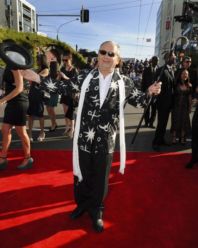 British actor Sylvester McCoy, who plays the character Radagast, poses on the red carpet at the world premiere of 'The Hobbit - An Unexpected Journey' in Wellington November 28, 2012. REUTERS/Mark Coote (NEW ZEALAND - Tags: ENTERTAINMENT) Published: Lis. 28, 2012, 9:20 dop.