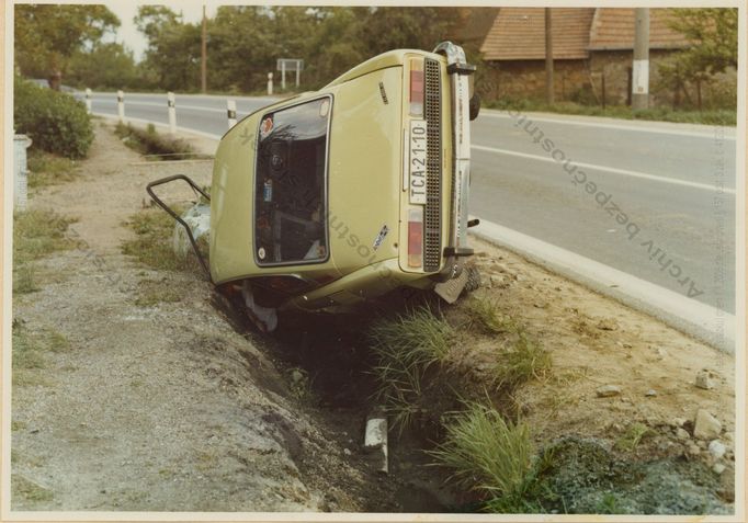 Stránka z vyšetřovacího spisu střelby a čtyřnásobné vraždy v motorestu U Kadrnožky.