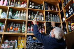 Turecká vláda v lockdownu zakázala prodej alkoholu. Skandál, zlobí se liberálové