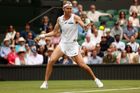 Bouzková - Mertensová. Rozjetá Češka hraje o druhé čtvrtfinále Wimbledonu v kariéře
