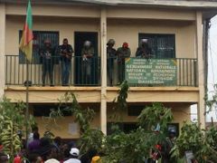 Záběry z protestu v Bamendě.