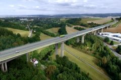 Děti Země dodržely dohodu, rozklad proti povolení stavby dálnice D11 stáhly