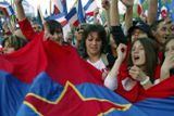 "Srbsko, Srbsko!" skandovali odpůrci nezávislosti po celé zemi.