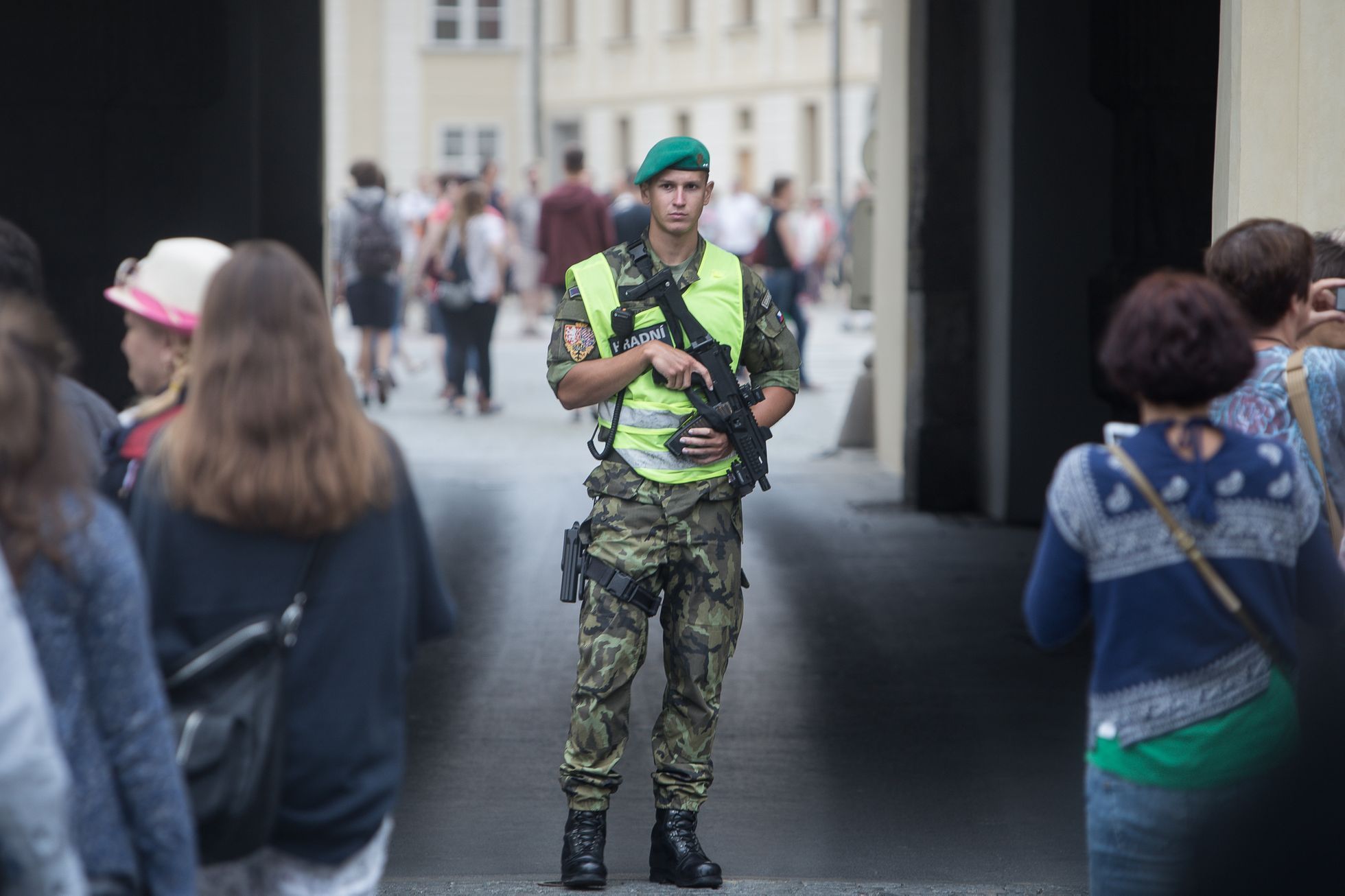 Fronty na Pražském hradě kvůli novým bezpečnostním opatřením