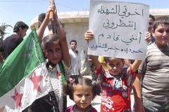 Nová svědectví: Syrská opozice najímá dětské vojáky
