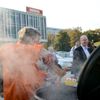 Oranžová záře nad kladnem. ČSSD mluvila s dělníky, rozdávala růže