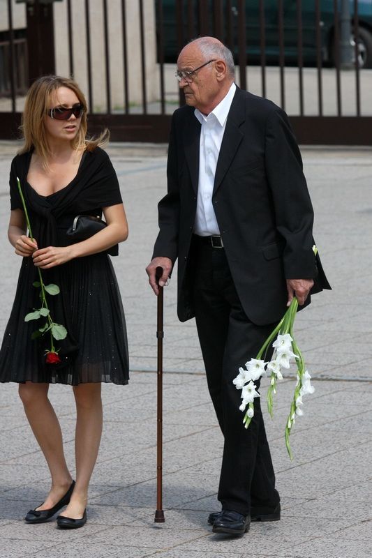 Pohřeb Vladimíra Dlouhého - Lucie Vondráčková a Václav Vorlíček
