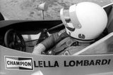 Populární Italka Lella Lombardiová jako jediná žena dokázala bodovat. V monopostu March vybojovala půlbod ve zkrácené GP Španělska 1975.