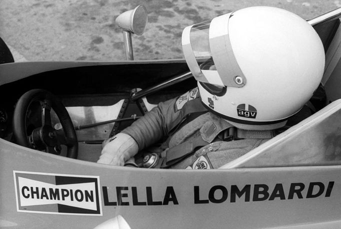 Populární Italka Lella Lombardiová jako jediná žena dokázala bodovat. V monopostu March vybojovala půlbod ve zkrácené GP Španělska 1975.