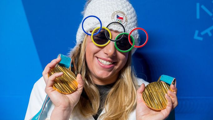 Ester Ledecká při tiskové konferenci v Pchjongčchangu během ZOH 2018.