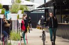 Místo odpadků street food a kultura. V centru Prahy vznikl kontejnerový market Manifesto