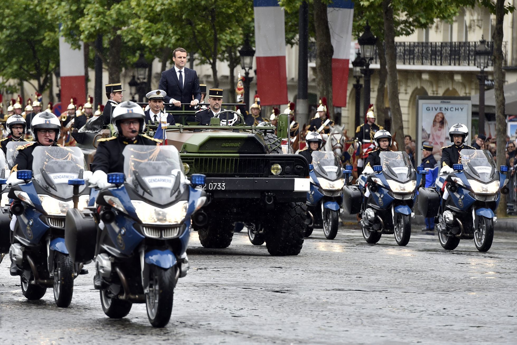 macron  4